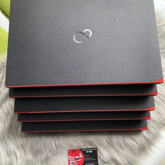 Fujutsu i3 gen 4, Ram 8GB, SSD 120GB